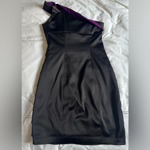 Stunning gently used dress. Very flattering on the body. - Picture 2 of 2